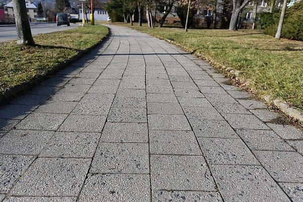 Velkoplošné rekonstrukce chodníků a opravy výtluků komunikací